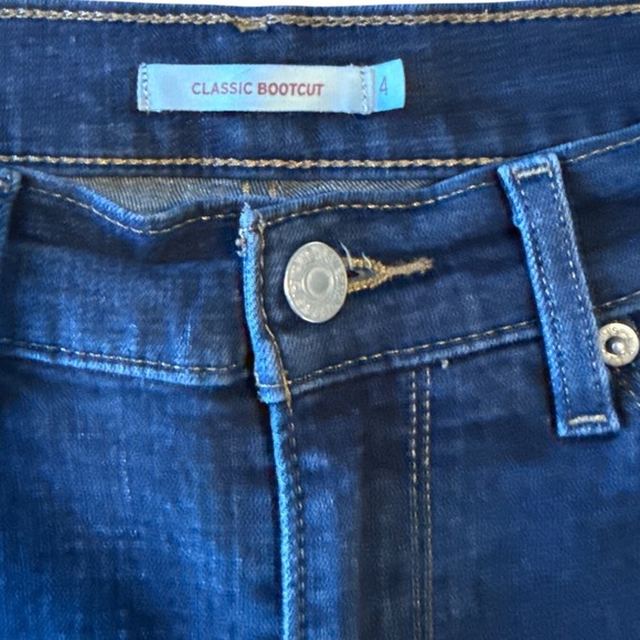 Levis Classic Bootcut Jeans Womens 4S W27 L30 Dark Wash Blue Denim 39252-0004 - Picture 4 of 8